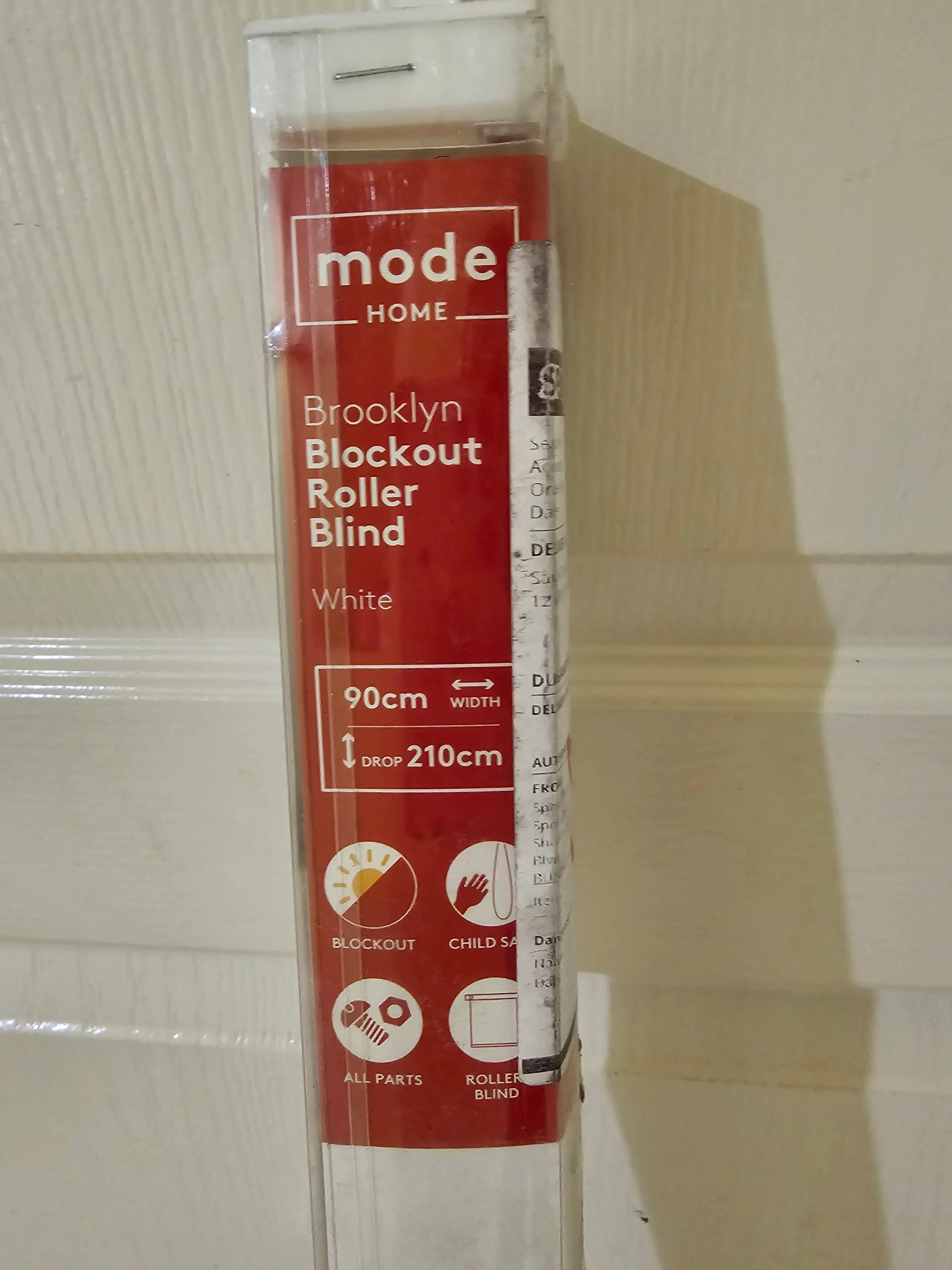 Block out roller blind